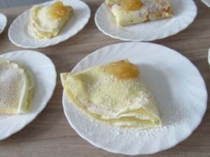 naleśniki przygotowane na zajęciach kulinarnych przez uczestników Dziennego Domu Pomocy w Jaśle